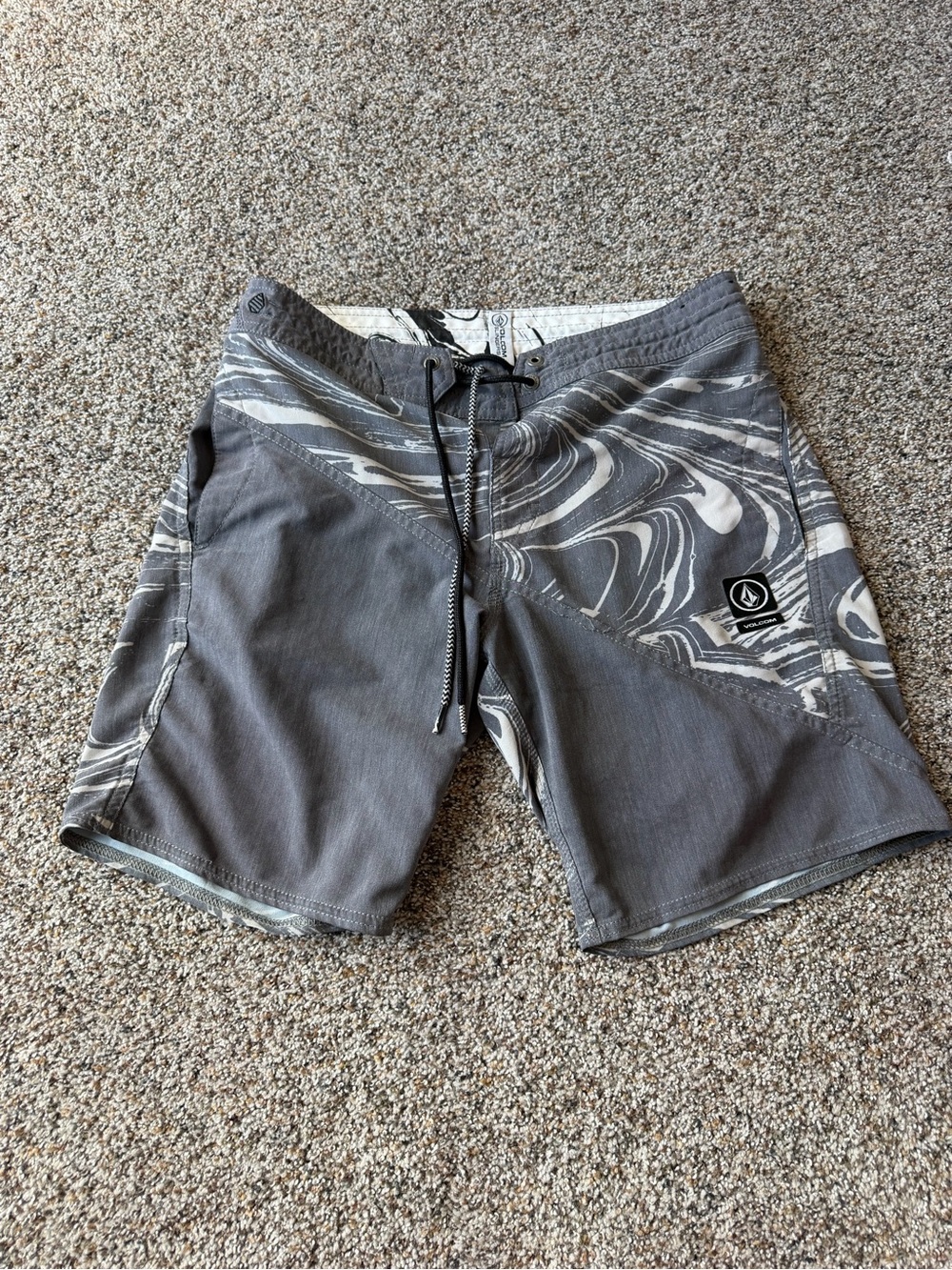 Volcom Slingers Mens 29 Gray Abstract Board Shorts Surf Swim Trunks Skater